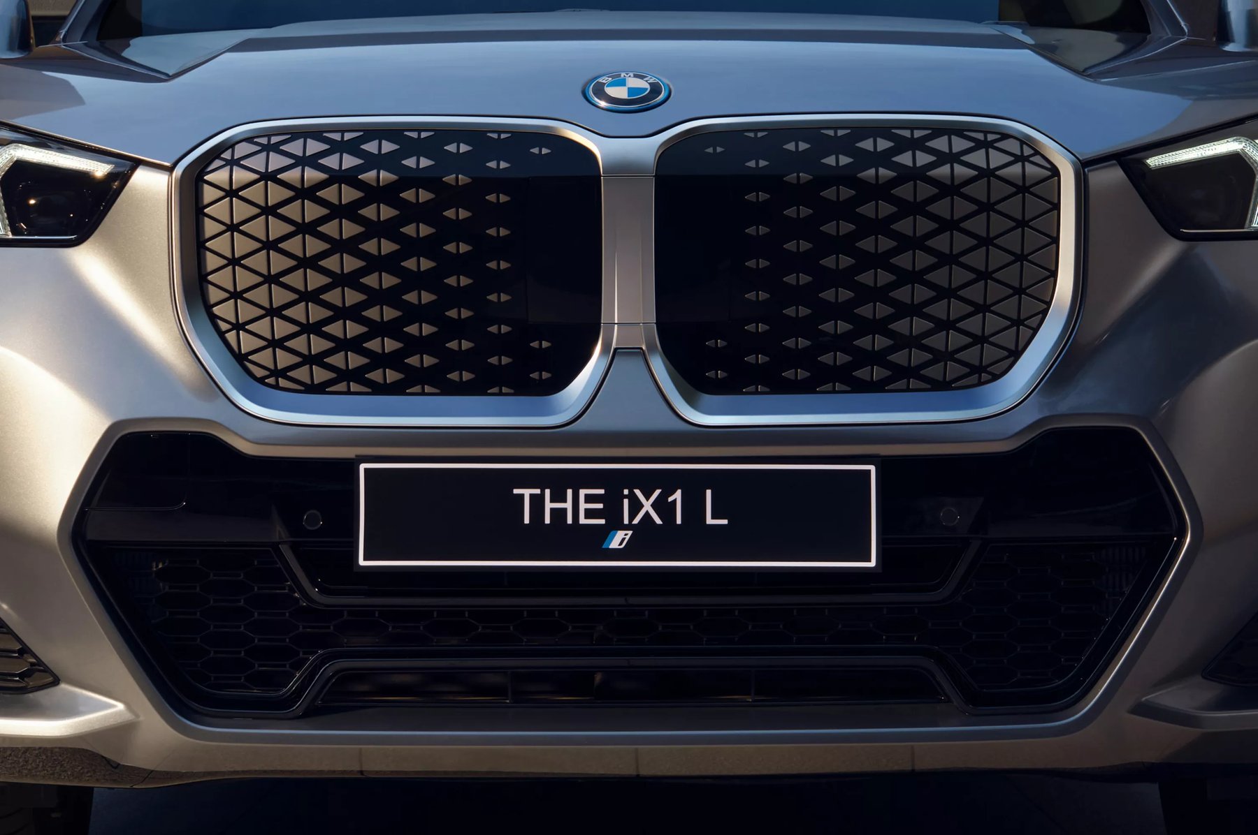 BMW iX1 L รีวิว: SAV ไฟฟ้าคอมแพ็กต์ ตัวถังยาวพิเศษ วิ่งได้ไกลสุด 539 กม.