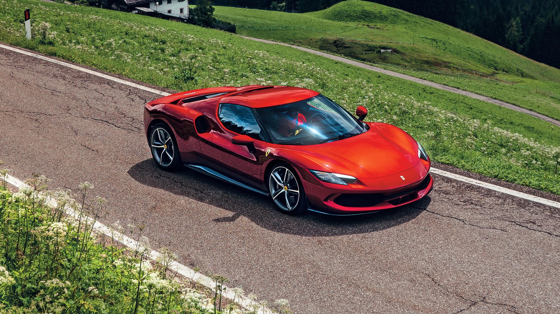 Ferrari 296 GTB รีวิว: ปลั๊กอินไฮบริด V6 830 แรงม้า สืบทอดตำนานเครื่องยนต์กลางลำ