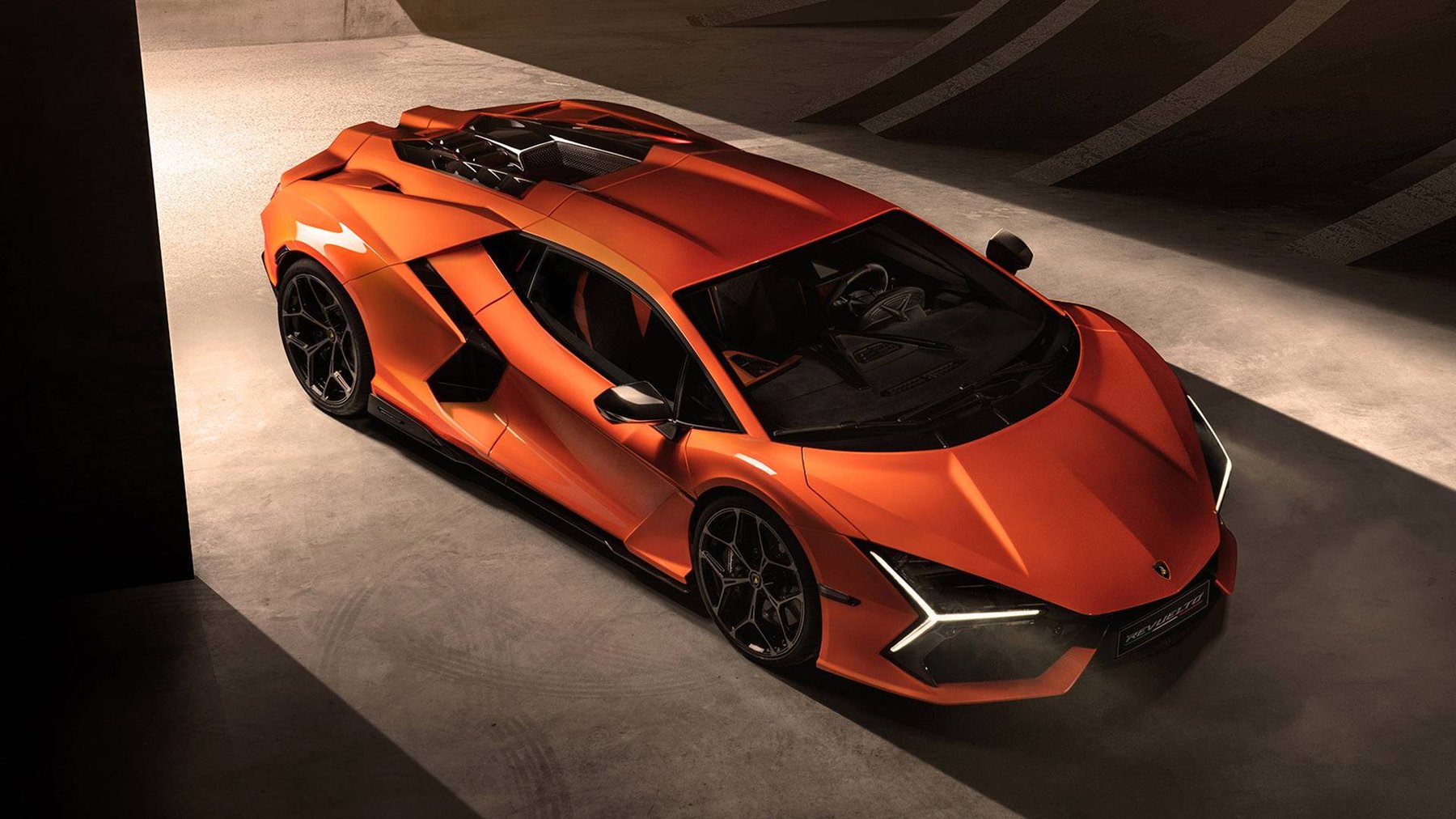 Lamborghini Revuelto รีวิว: ซูเปอร์คาร์ไฮบริด V12 กำลังรวม 1,015 แรงม้า