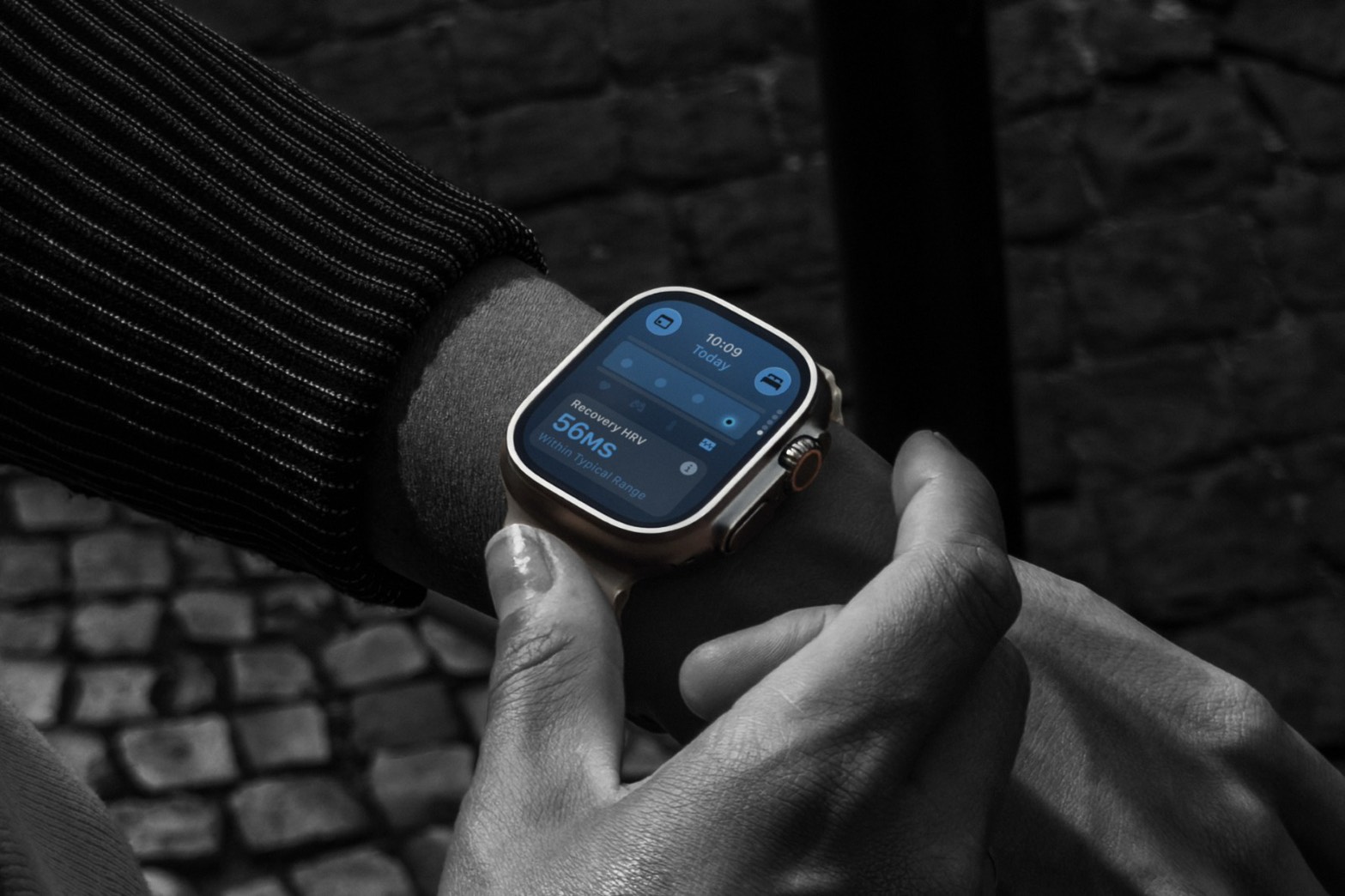 • It splits HRV into 2 views: a "recovery" one (how well you've bounced back from fatigue) and an "overall" one (long-term heart health)