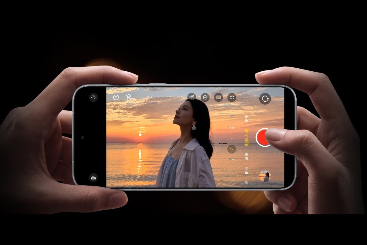 สายถ่ายวิดีโอน่าจะสนใจรุ่น Pro และ Pro Max ที่ถ่าย Cinematic Slow Motion ที่ 4K 240fps ได้ พร้อมสี 10-bit เข้ารหัส 4:2:2 (เก็บข้อมูลสีละเอียดกว่าปกติ เหมาะกับการแต่งสีต่อ) และรองรับ ACES ระบบจัดการสีมาตรฐานที่วงการภาพยนตร์ใช้ Pro Max ยังถ่าย 8K ที่ 30fps ได้ด้วย